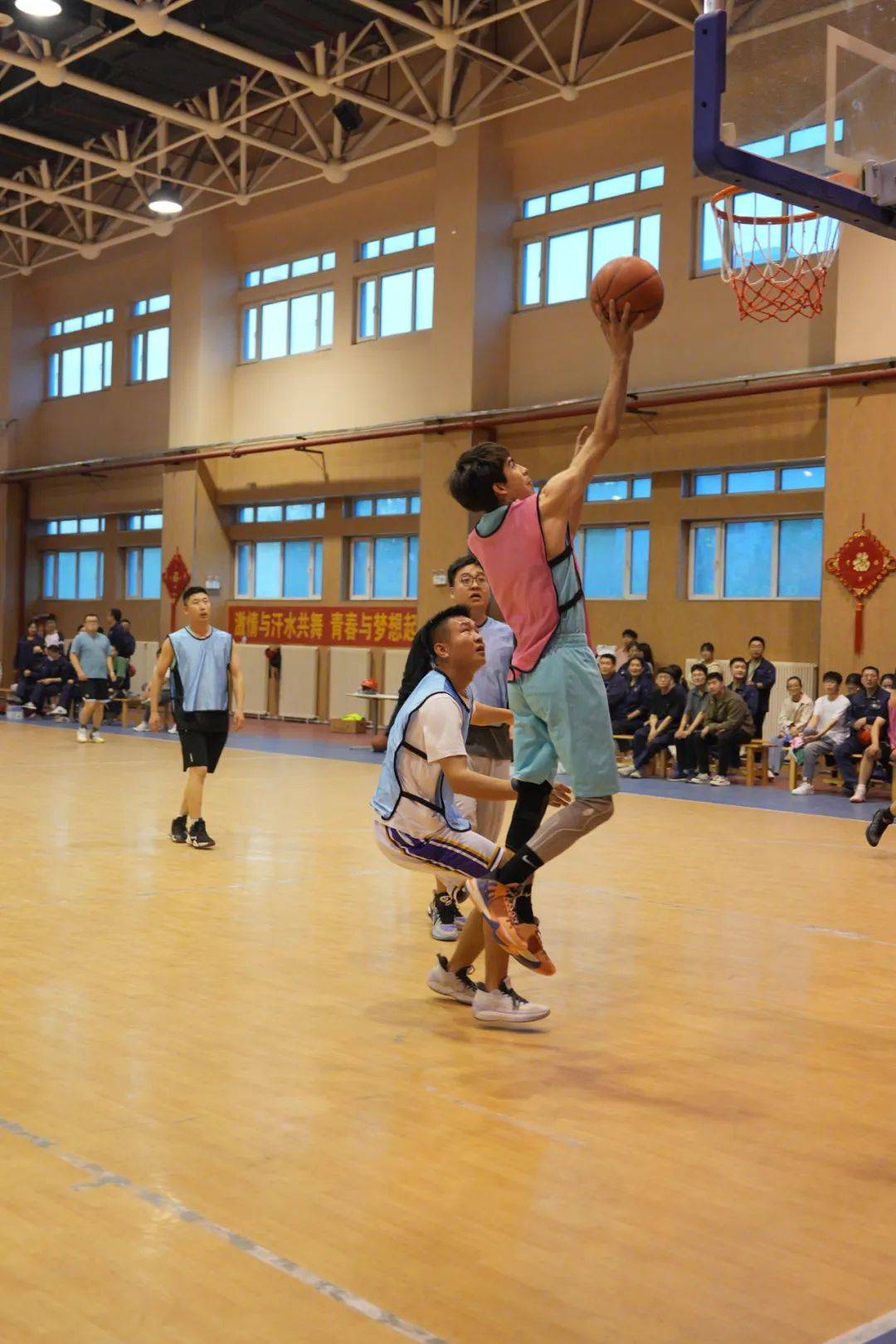 篮球赛事精彩瞬间盘点,年度回顾震撼登场 篮球赛事精彩瞬间盘点,年度回顾震撼登场