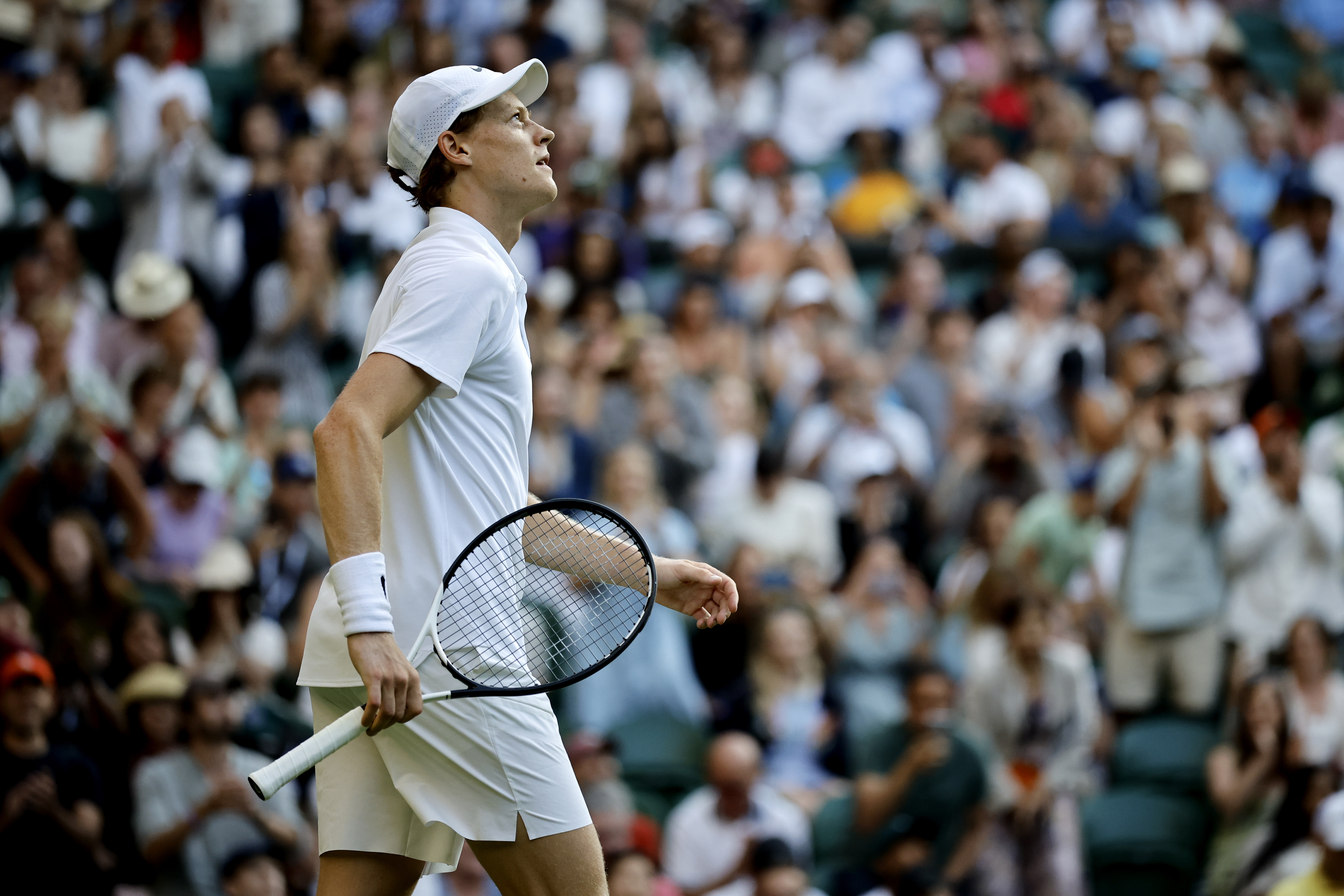 爱游戏官网-温网完胜法网，辛纳高光表现