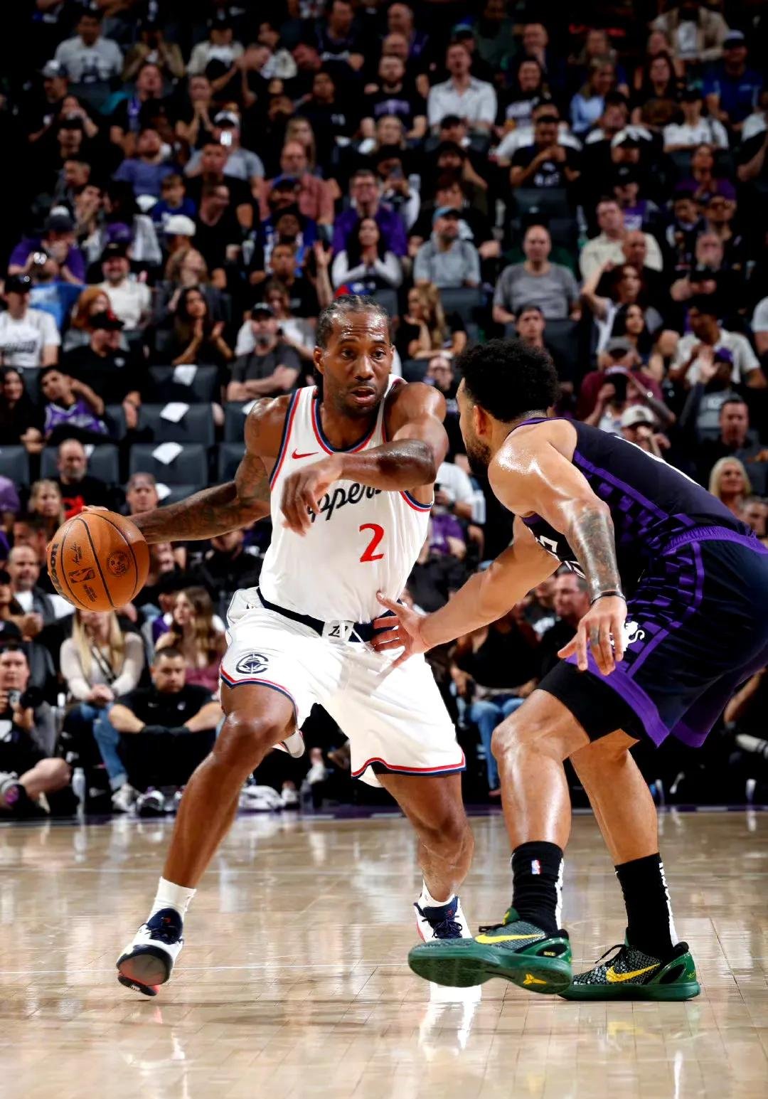 掘金轻取骑士,伦纳德带队取胜 掘金轻取骑士,伦纳德带队取胜