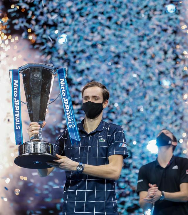 年终总决赛横扫ATP总决赛,梅德韦杰夫点燃赛场 年终总决赛横扫ATP总决赛,梅德韦杰夫点燃赛场