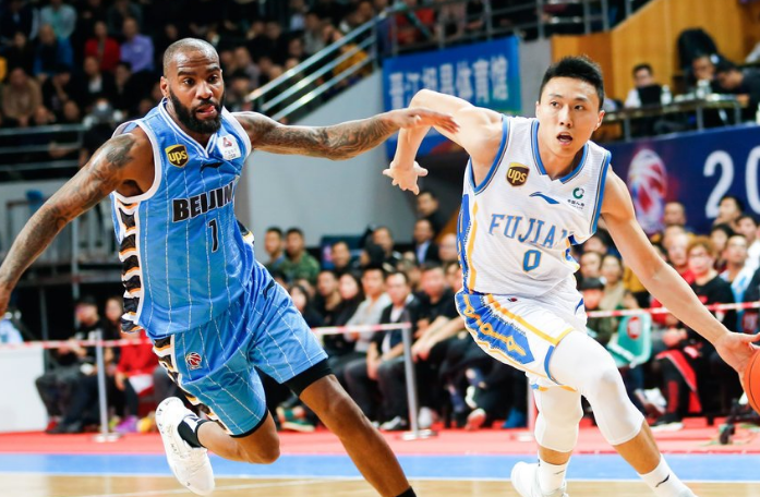 福建队翻盘新疆队，福克斯带队取胜