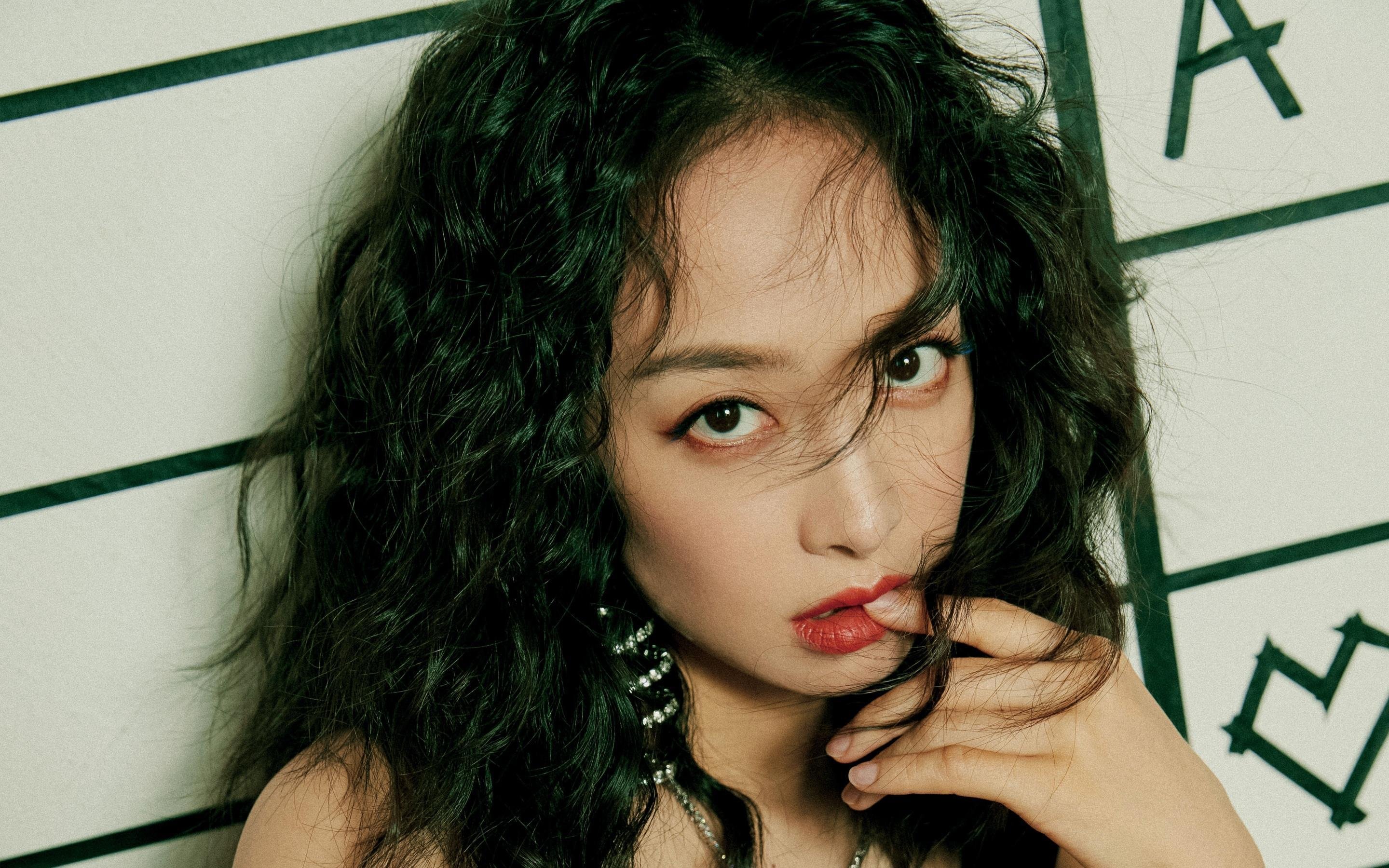 当神塔轰鸣与沙漠铁骑绝杀，足球叙事的两极，人类激情的同源